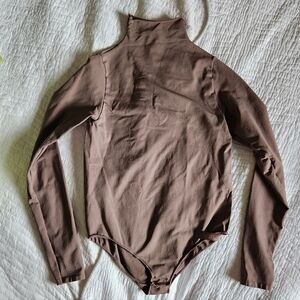 Skims Essential Mock Neck Long Sleeve Bodysuit Shapewear Mocha Brown L / XL